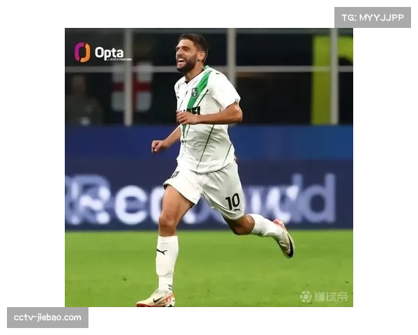 特写镜头:萨索洛前锋贝拉尔迪多次尝试一对一突破,考验国米边路防守 特写镜头:萨索洛前锋贝拉尔迪多次尝试一对一突破,考验国米边路防守